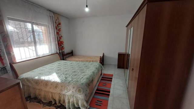 Tirane, jepet me qera 2+1 Kati 1, 80 m² 350 Euro