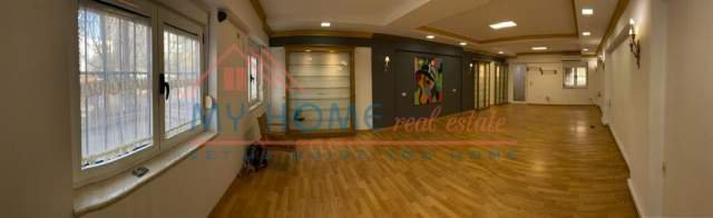 Tirane, jepet me qera ambient komercial  3+1 Kati 1, 110 m² 1.100 Euro (piazza)