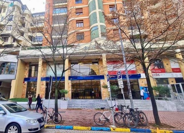 Tirane, jepet me qera Kati 1, 177 m² 3.500 Euro (Vila Enverit)