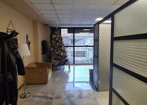 Tirane, jepet me qera Kati 1, 177 m² 3.500 Euro (Vila Enverit)