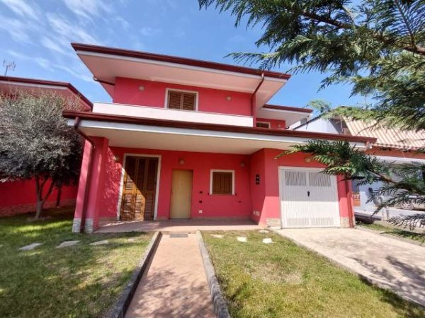 Tirane, jepet me qera Vile 4+1+A+BLK 500 Euro