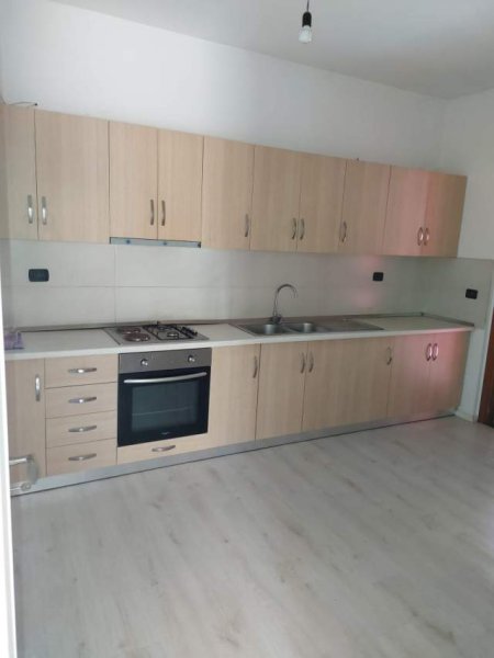Tirane, jepet me qera Vile 4+1+A+BLK 500 Euro
