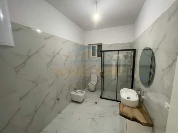 Korce, shitet apartament Kati 2, 114 m² 70.000 Euro (Lagjia 16, Korçë)