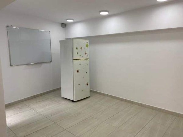 Tirane, jepet me qera ambjent biznesi Kati 2, 122 m² 1.100 Euro (Qender)