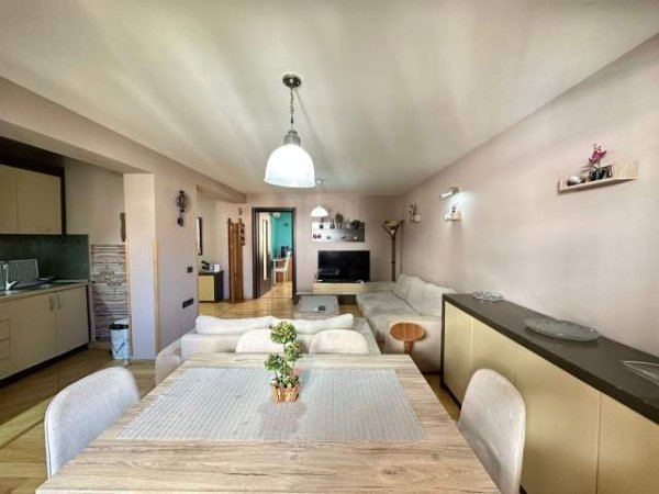 Tirane, jepet me qera apartament 3+1 Kati 4, 108 m² 600 Euro