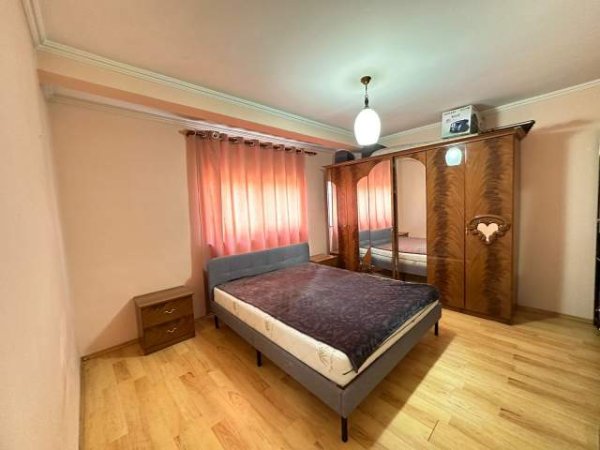 Tirane, jepet me qera apartament 3+1 Kati 4, 108 m² 600 Euro