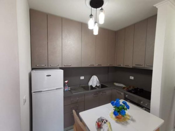 Tirane, jepet me qera apartament 2+1 Kati 4, 100 m² 500 Euro (Don Bosko)