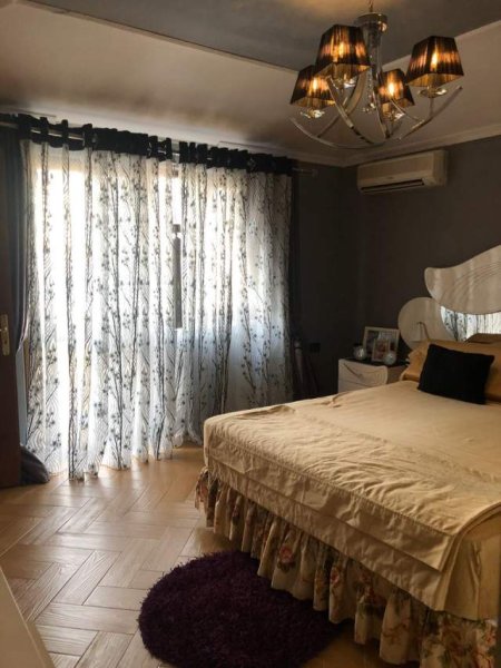 Tirane, jepet me qera Vile 4+1+BLK Kati 3, 300 m² 1.200 Euro (Medreseja)