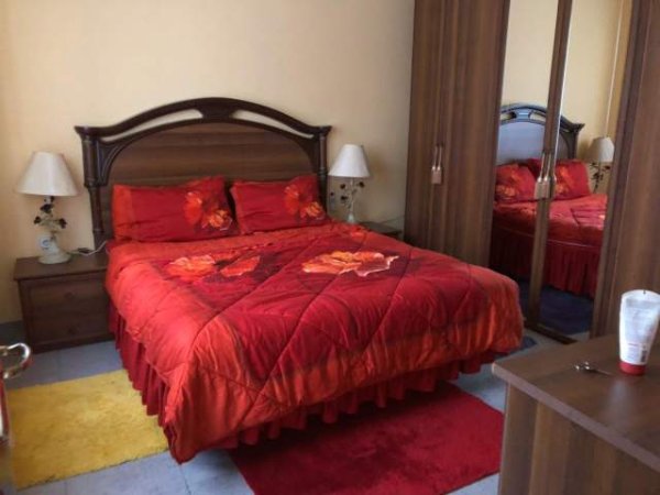 Tirane, jepet me qera Vile 4+1+BLK Kati 3, 300 m² 1.200 Euro (Medreseja)