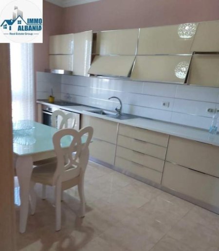 Tirane, jepet me qera apartament 2+1+BLK Kati 6, 112 m² 550 Euro