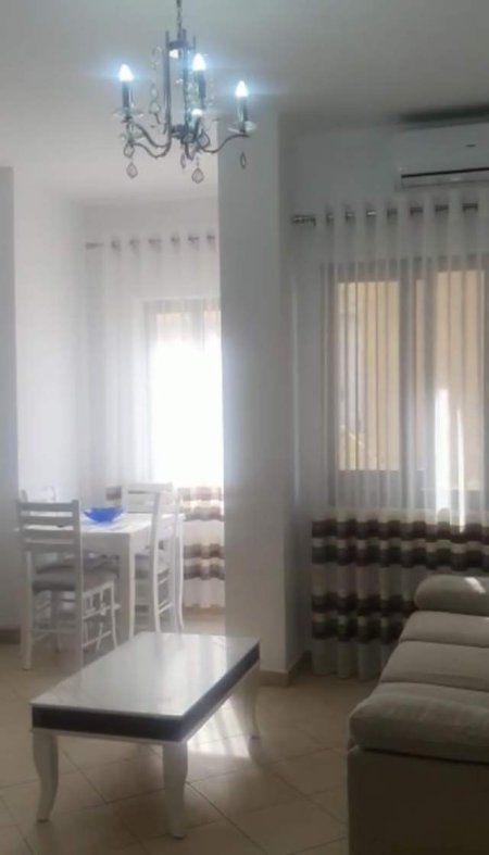 Tirane, jepet me qera apartament 1+1+BLK Kati 5, 65 m² 40.000 Leke (Rruga e Kavajes)