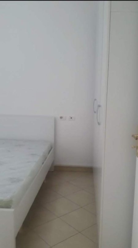 Tirane, jepet me qera apartament 1+1+BLK Kati 5, 65 m² 40.000 Leke (Rruga e Kavajes)