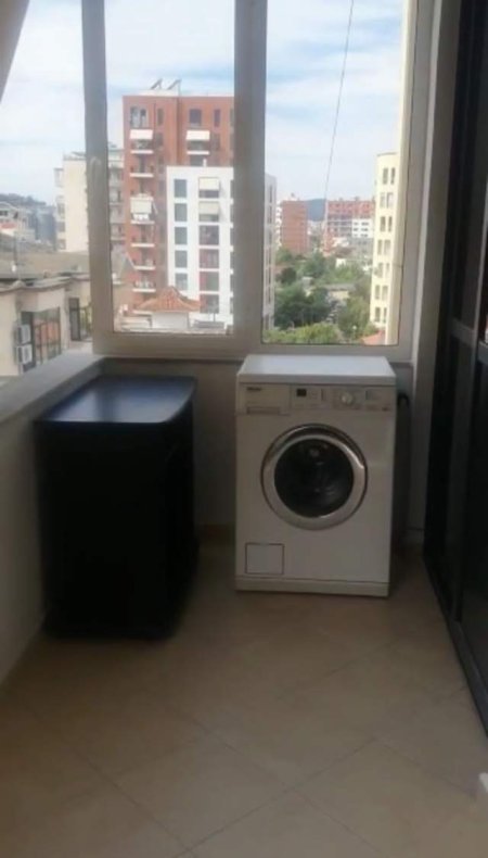 Tirane, jepet me qera apartament 1+1+BLK Kati 5, 65 m² 40.000 Leke (Rruga e Kavajes)