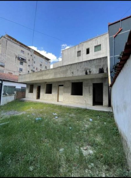 Okazion!! shes shtepi private , 200 m² 250.000 Euro (Rruga Shefqet Musaraj)