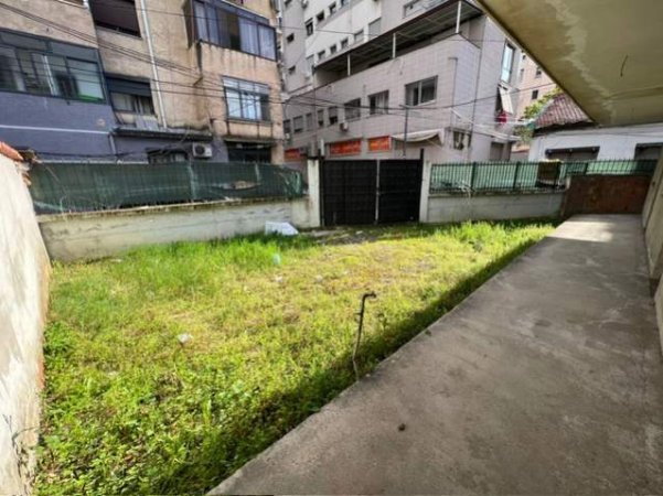 Okazion!! shes shtepi private , 200 m² 250.000 Euro (Rruga Shefqet Musaraj)