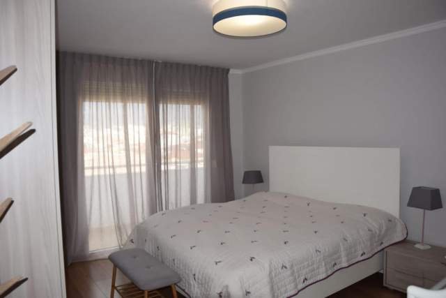 Tirane, jepet me qera apartament 3+1+BLK Kati 5, 140 m² 700 Euro (rruga hoxha tahsim)