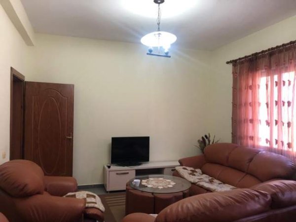 Tirane, jepet me qera shtepi 3+1+A+BLK Kati 2, 363 m² 500 Euro (rruga don bosko)