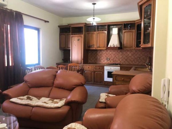 Tirane, jepet me qera shtepi 3+1+A+BLK Kati 2, 363 m² 500 Euro (rruga don bosko)