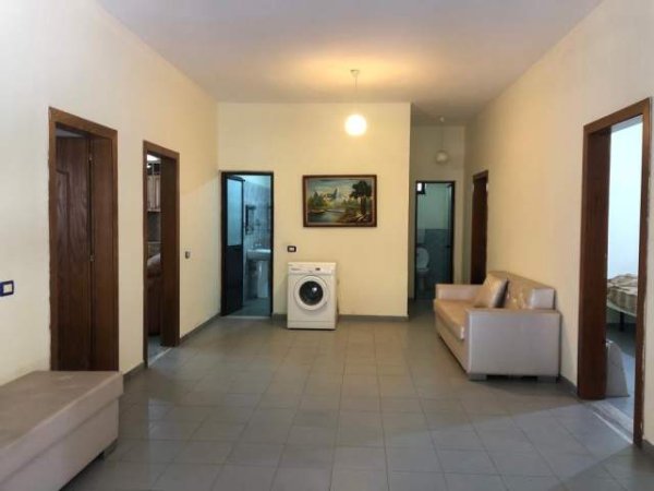 Tirane, jepet me qera shtepi 3+1+A+BLK Kati 2, 363 m² 500 Euro (rruga don bosko)