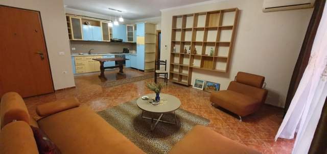 Tirane, jepet me qera apartament 2+1+BLK Kati 4, 100 m² 550 Euro