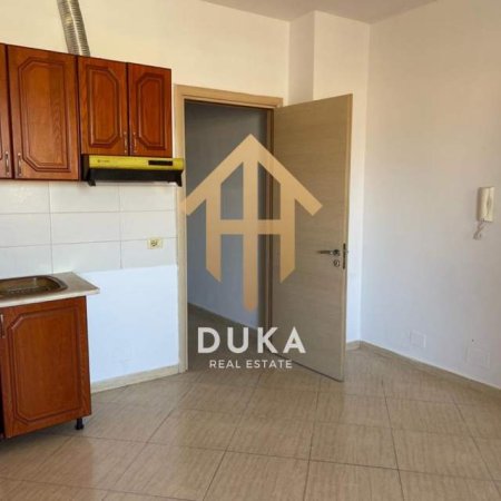 Tirane, jepet me qera apartament 2+1+BLK Kati 5, 90 m² (Ali Demi)