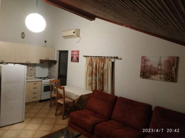 Tirane, jepet me qera shtepi 1+1+BLK Kati 2, 60 m² 33.000 Leke (rruga Stavri Themeli)
