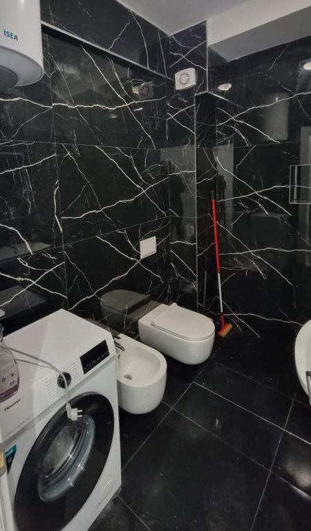 Tirane, jepet me qera apartament 2+1 Kati 3, 100 m² 550 Euro (Liqeni i thate)