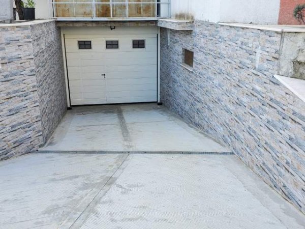 Tirane, jepet me qera magazine Kati 0, 600 m², 6.000 Euro (mbrapa kompleksit Malaizian ne afersi te shinave)