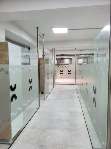 Tirane, jepet me qera magazine Kati 0, 600 m², 6.000 Euro (mbrapa kompleksit Malaizian ne afersi te shinave)
