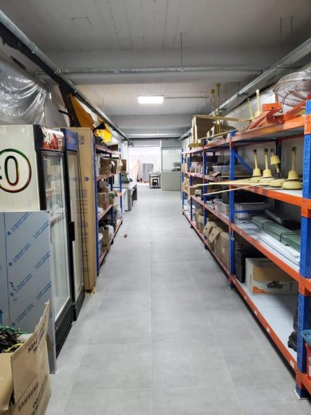 Tirane, jepet me qera magazine Kati 0, 600 m², 6.000 Euro (mbrapa kompleksit Malaizian ne afersi te shinave)