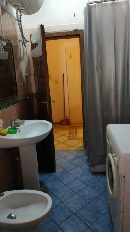 Tirane, jepet me qera apartament 1+1 Kati 2, 60 m² 33.000 Leke (Rruga Stavri Themeli)