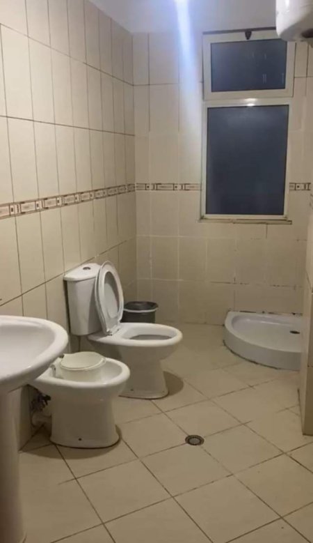 Tirane, jepet me qera apartament 2+1+BLK Kati 4, 97 m² 25.000 Leke (Ali Shefqeti)