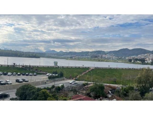 Tirane, jepet me qera apartament 3+1+BLK Kati 4, 146 m² 2.100 Euro (Nobis, Liqeni i Tiranes)