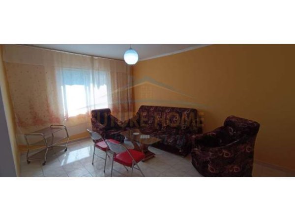 Tirane, jepet me qera apartament 1+1+A Kati 3, 57 m² 300 Euro (Rr Ali Demi)