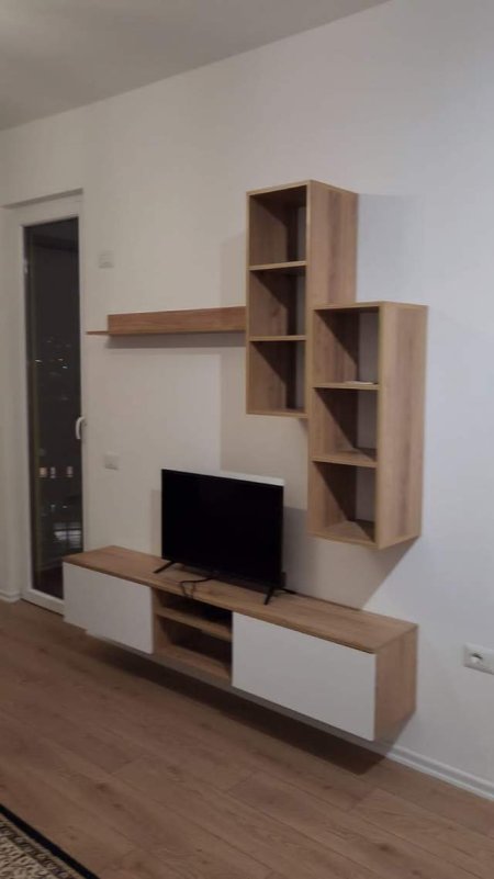 Tirane, jepet me qera apartament 1+1+BLK Kati 8, 65 m² 350 Euro (3 deshmoret)