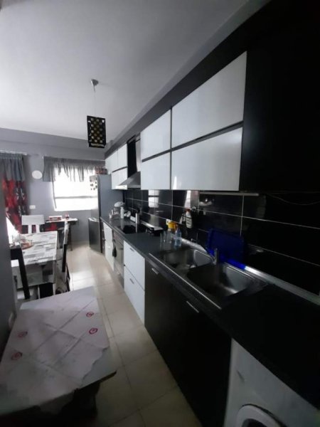 Korce, jap me qera apartament 1+1+BLK Kati 3, 70 m² 30 Euro (Bulevardi Rilindasit)