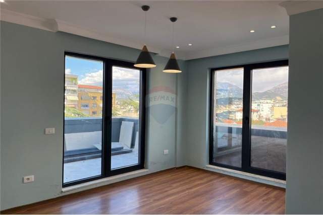 Tirane, shitet apartament duplex 2+1+BLK Kati 4, 116 m² 170.000 Euro (Riza Cerova, Pazari i Ri)