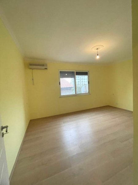 Tirane, shitet apartament 1+1+BLK Kati 3, 56 m² 75.000 Euro (Shkolla e Kuqe)