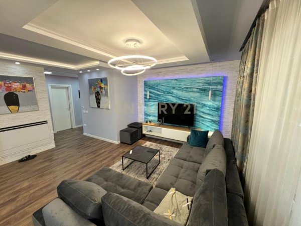 Tirane, jepet me qera apartament 2+1+Ballkon Kati 5, 95 m² 800 € 