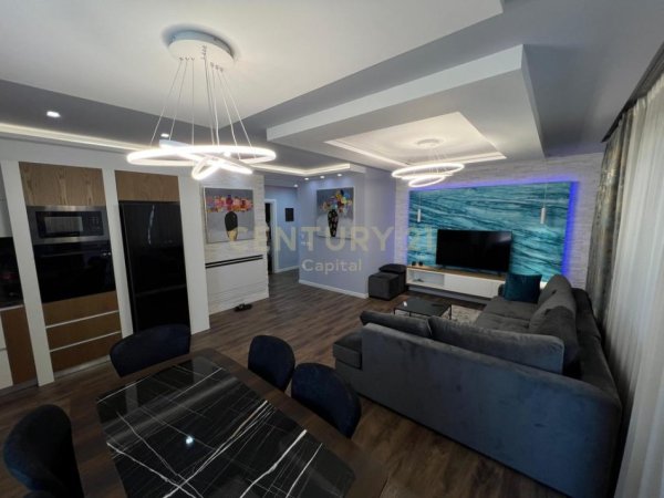 Tirane, jepet me qera apartament 2+1+Ballkon Kati 5, 95 m² 800 € 