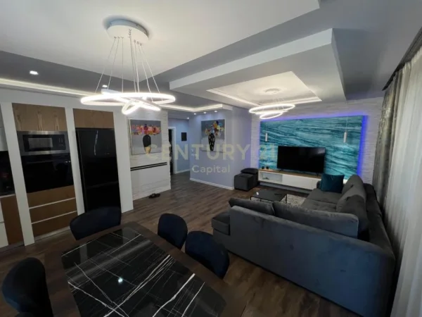 Tirane, jepet me qera apartament 2+1+Ballkon Kati 5, 95 m² 800 € 