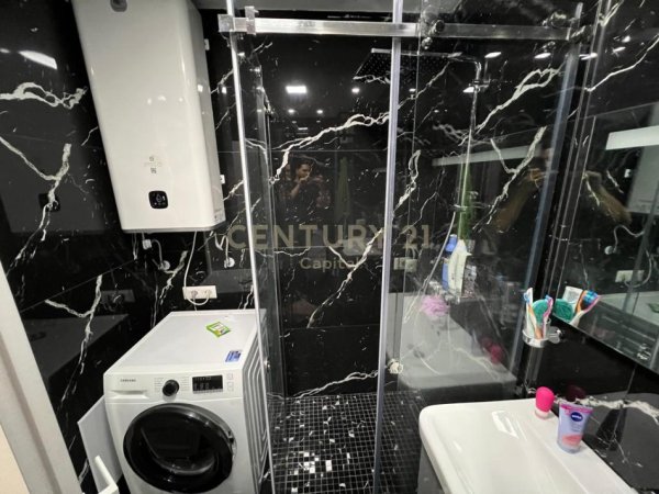 Tirane, jepet me qera apartament 2+1+Ballkon Kati 5, 95 m² 800 € 