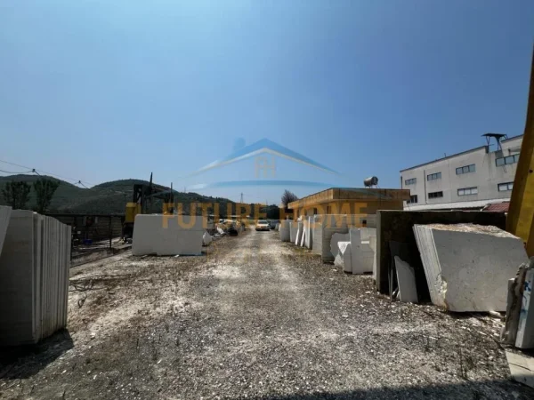 Tirane, shitet truall , 2.095 m² 800.000 € (Vaqarr)