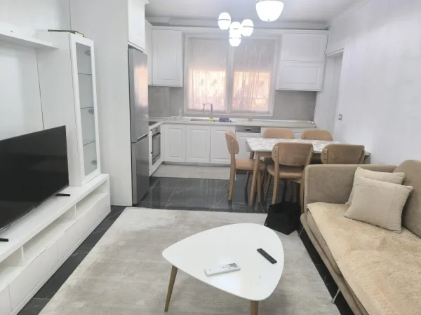 Tirane, jepet me qera apartament 1+1 Kati 2, 500 € (Teodor keko)