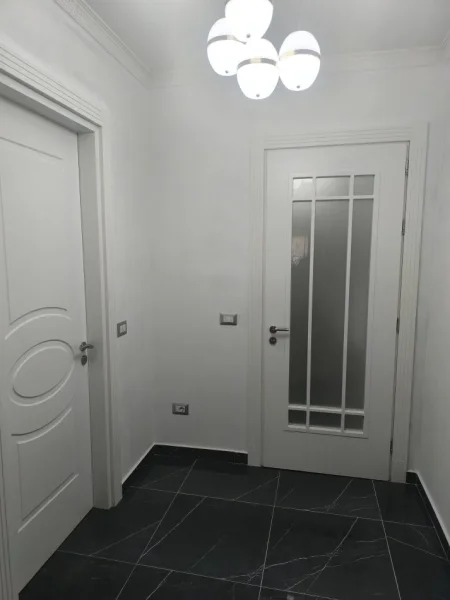 Tirane, jepet me qera apartament 1+1 Kati 2, 500 € (Teodor keko)
