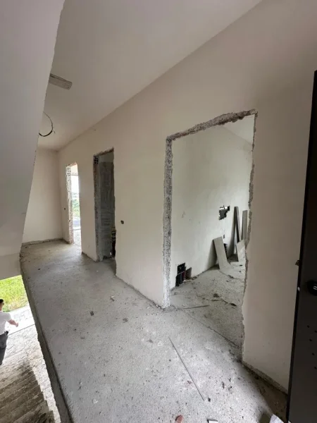 Tirane, shitet Vile 3 Katshe Kati 3, 250 m² 420.000 € (Liqeni Farkes)