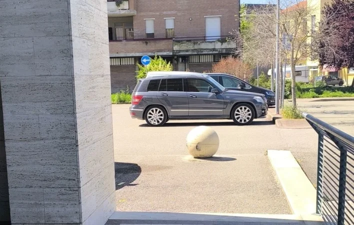 Tirane, shes SUV | Xhip Mercedes Glk220 Nafte, gri e erret automatik Klima 320.000 km 7.000 €