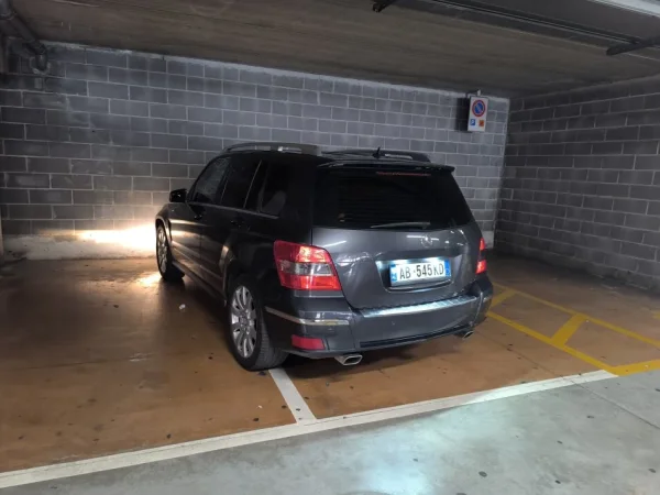 Tirane, shes SUV | Xhip Mercedes Glk220 Nafte, gri e erret automatik Klima 320.000 km 7.000 €