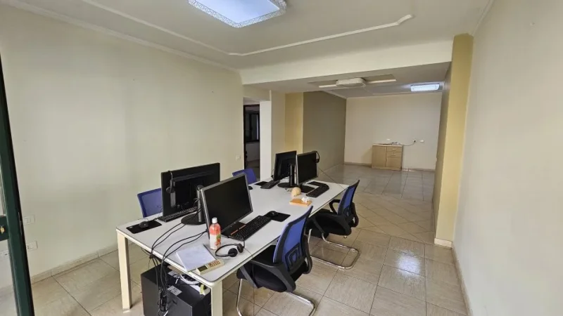 Tirane, jepet me qera zyre Kati 2, 100 m² 1.300 € (Garda)