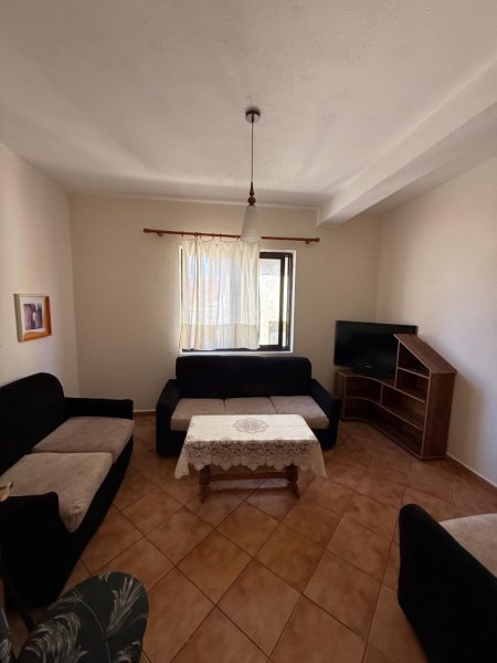 Durres, jepet me qera apartament 4+1+Aneks+Ballkon Kati 3, 150 m² 300 € (Lagja 18)